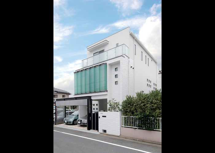パティオとバスコートのある夢の住まい。高い安全性と快適さも魅力。