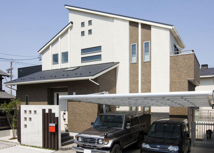 仲良し家族が楽しく暮らす、アイデア満載の二世帯住宅。