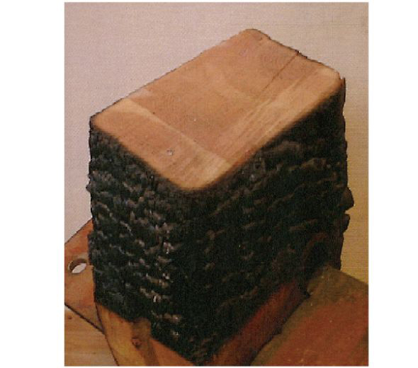 炭化層木材表面